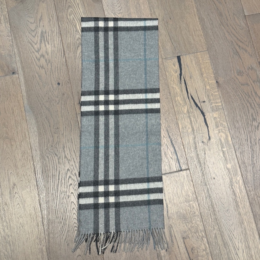 BURBERRY 100% Cashmere Grey Check Scarf